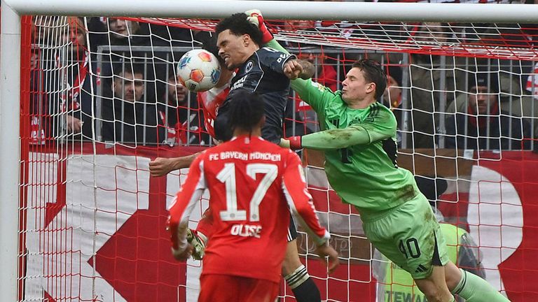Bayern München macht es trotz einer Drei-Tore-Führung gegen Eintracht Frankfurt spannend und gewinnt am Ende nur mit 3:2.