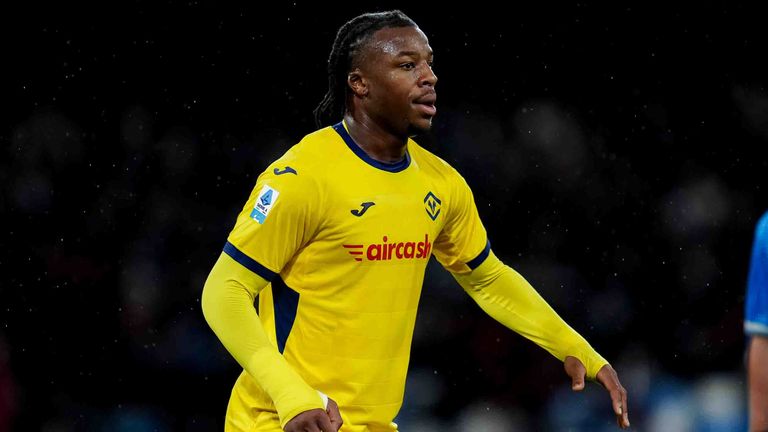 Armel Bella-Kotchap wechselt fest vom FC Southampton zu Hellas Verona.