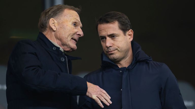 Hans-Joachim Watzke (l.) und Lars Ricken (r.) werden sich die gestiegen Personalkosten nochmal genauer anschauen.