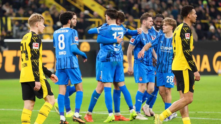 Torjubel zum 1:1 für den 1.FC Heidenheim durch Julian Niehues.