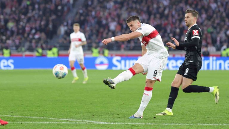 Ermedin Demirovic trifft zum Sieg seines VfB Stuttgart gegen den SC Freiburg.