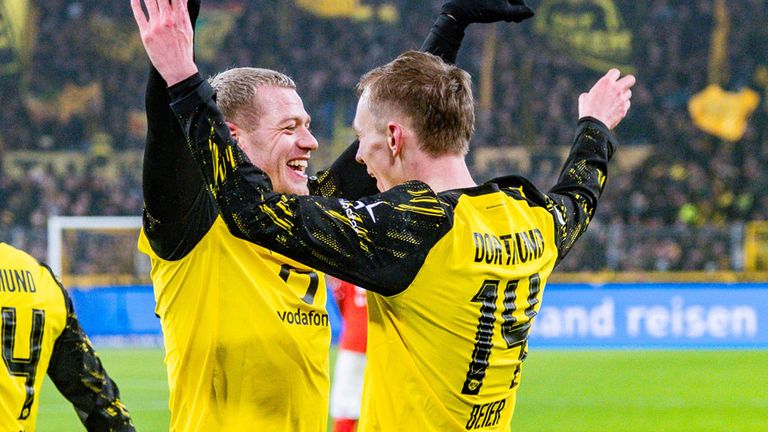 Borussia Dortmund feiert einen deutlichen Sieg gegen den FSV Mainz 05. Julian Ryerson (l.) überragt mit vier Assists.