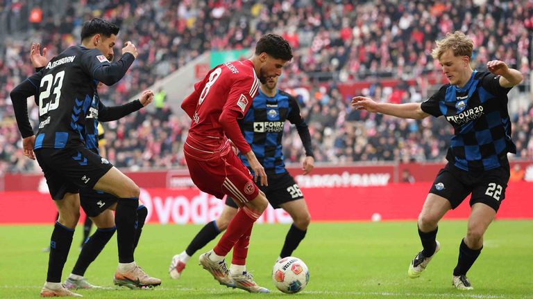 Paderborns Mattes Hansen (re.) flog vom Platz, die Fortuna drehte das Spiel.