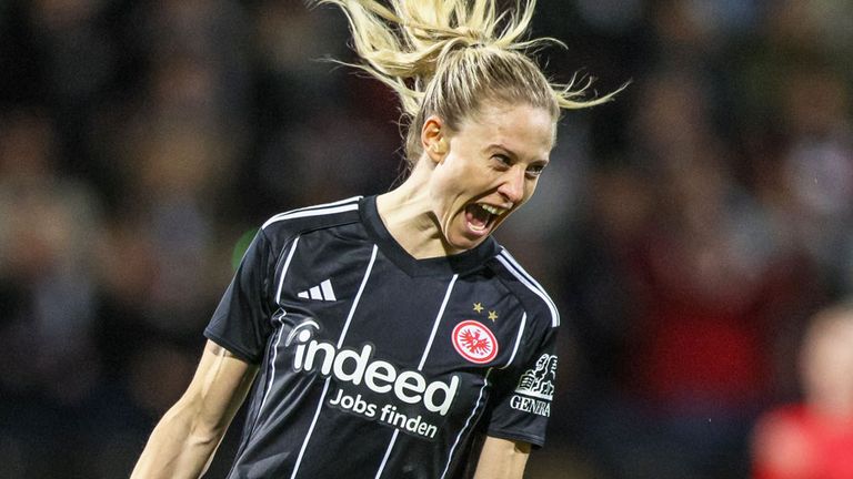 Die Frauen von Eintracht Frankfurt stoßen das Tor zum Halbfinale des Europa-Cup weit auf.