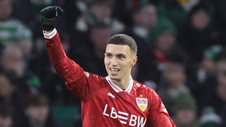 El Khannouss Bilal feiert seinen Doppelpack und den 4:1 Sieg von VfB Stuttgart gegen Celtic Glasgow im Hinspiel der K.-o.-Phase. 