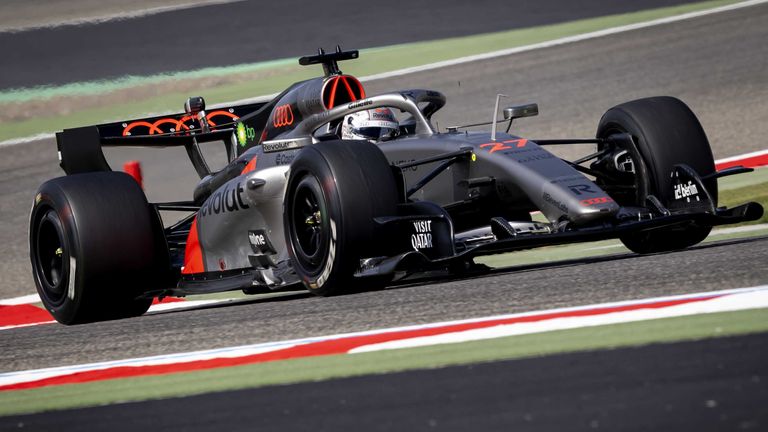 Nico Hülkenberg im neuen Audi im Einsatz am zweiten Testtag auf dem Bahrain International Circuit vor dem Start der Formel-1-Saison.