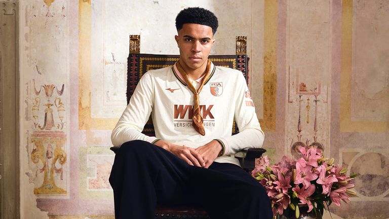 Der FC Augsburg hat das nächste Sonder-Trikot präsentiert (Bildquelle: FC Augsburg).