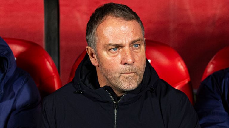 Hansi Flick bricht nach der Niederlage seines FC Barcelonas beim FC Girona das Interview ab.