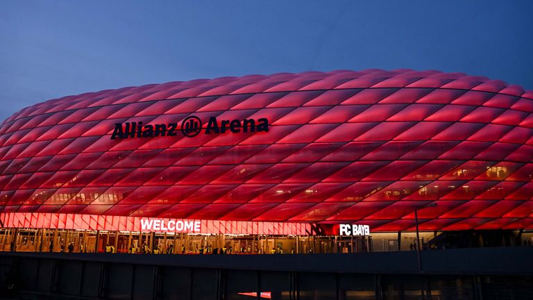 Es droht die Verlegung des Pokalkrachers Bayern gegen Leipzig wegen Streik in München.