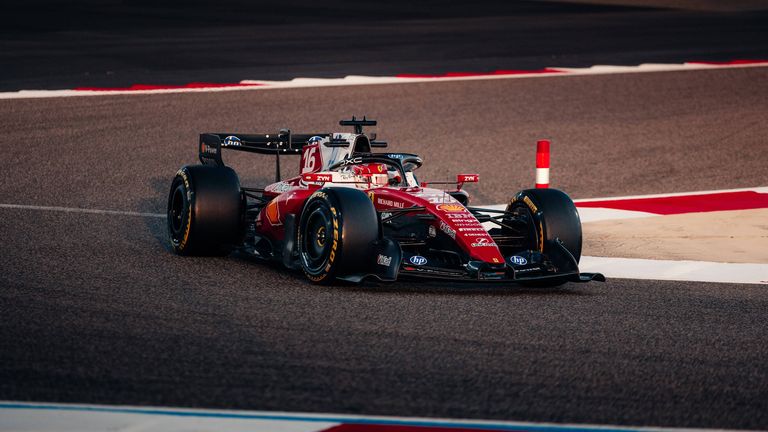Charles Leclerc legte am zweiten Tag des Tests im Ferrari eine neue Bestzeit hin.