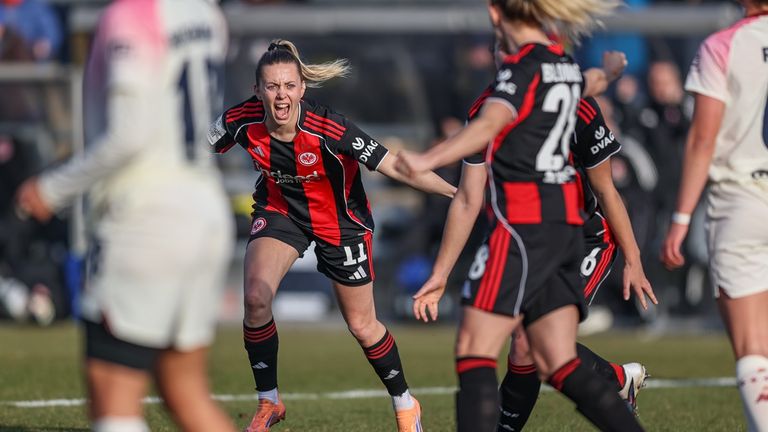 Eintracht Frankfurt schlägt Bayer 04 Leverkusen.