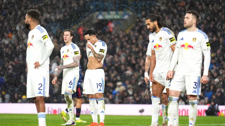 Enttäuschung bei Leeds nach der 4:0 Niederlage gegen Arsenal. Am Freitag geht es gegen Nottingham Forest. 