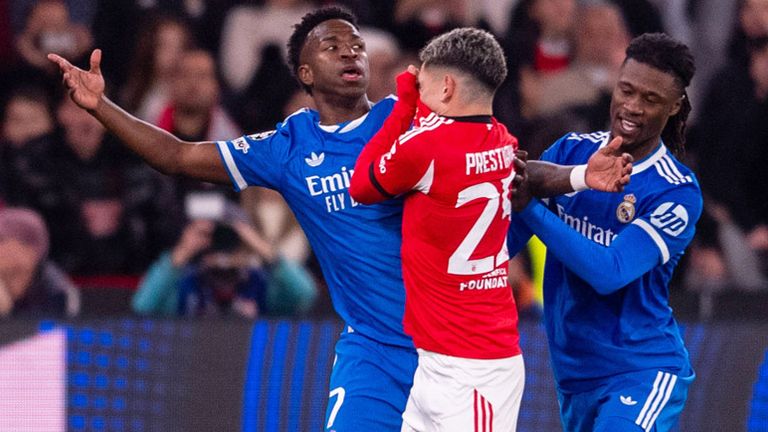 Benfica-Star Gianluca Prestianni (m.) im Hinspiel gegen Real Madrid.