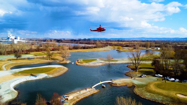 Zwischen Hoffnung und Verzweiflung – die Wiedergeburt des Diamond Country Club: Nachdem der Damm des Perschling Flusses im Oktober 2024 gebrochen ist und den Diamond Country Club 6 Wochen überflutet hat, stand die European Tour Destination vor dem Aus. Doch die Betreiber kämpften und bauten die Anlage in Rekordzeit wieder auf.