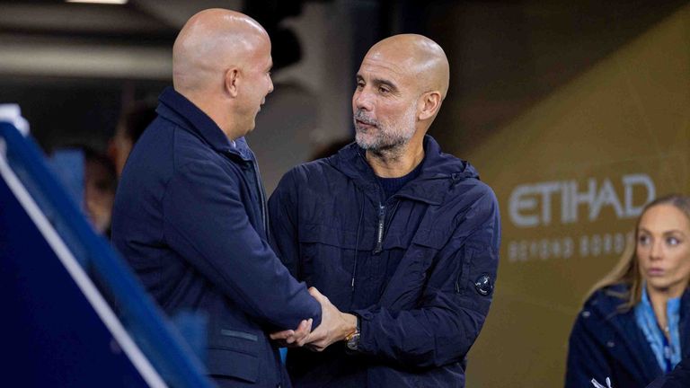 Allein Pep Guardiola (r.) gab mit Manchester City fast so viel Geld aus, wie alle Bundesliga-Klubs zusammen.