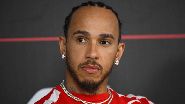 Lewis Hamilton geht optimistisch in die neue Formel-1-Saison. 