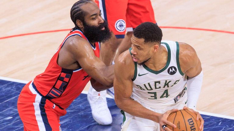 James Harden (l.) spiel in Zukunft an der Östküste - die Zukunft von Giannis Antetokounmpo ist noch unklar. 