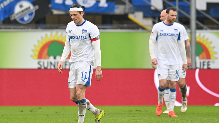 Hängende Köpfe bei der Hertha nach der 2:5-Klatsche gegen Paderborn. Am Sonntag geht es für die Berlin gegen Nürnberg. 