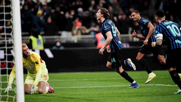 Inter Mailand siegt über Juventus Turin, Pio Esposito bejubelt seinen Treffer.