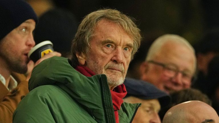 Jim Ratcliffe sorgt mit Migrationsaussagen für Kritik auf der Insel und bei Manchester United.