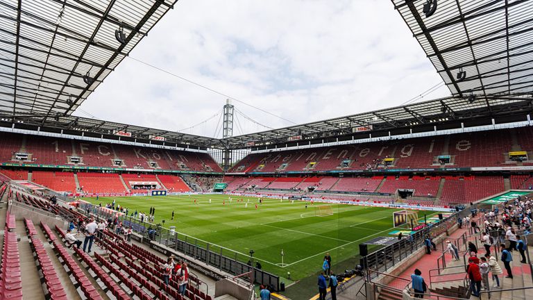 Der 1. FC Kaiserslautern trägt seine Heimspiele im Fritz-Walter-Stadion aus.