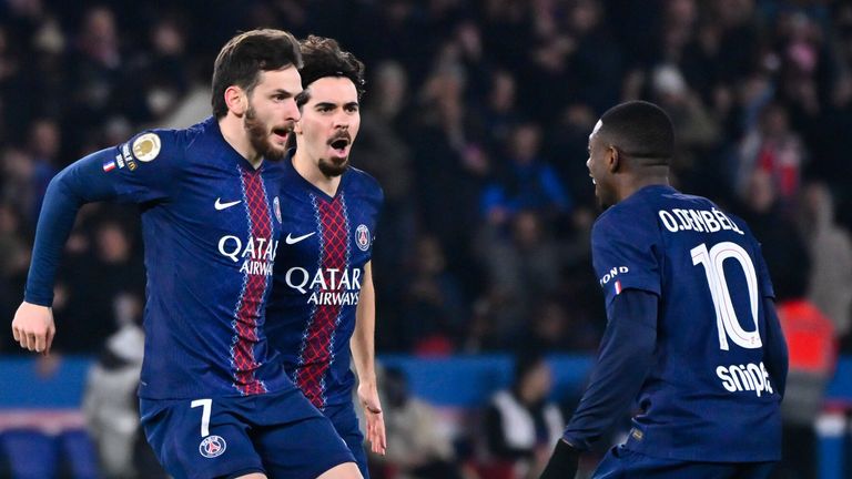 Khvicha Kvaratskhelia (l.) feiern deutlichen Heimsieg gegen Marseille.