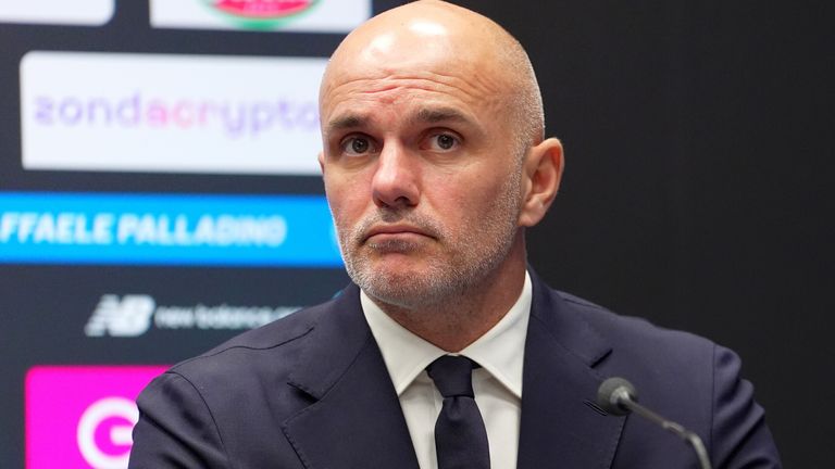 Luca Percassi rechnet mit dem BVB ab.