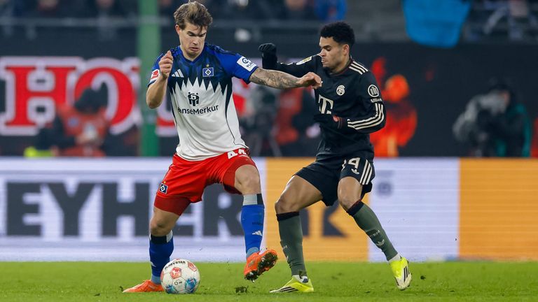 HSV-Star Luka Vuskovic (l.) überzeugt mit starken Leistungen - auch gegen den FC Bayern München.