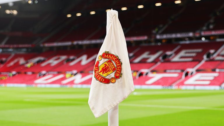 Manchester United erzielt nach Sparkurs Gewinne.