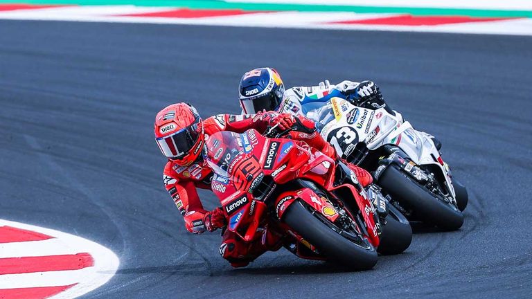 Marc Marquez (l.) und sein Bruder Alex belegten im vergangenen Jahr die WM-Plätze eins und zwei.