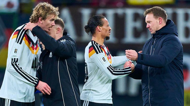 Bundestrainer Julian Nagelsmann (r.) und das DFB-Team haben in der Nations League eine machbare Gruppe erwischt.