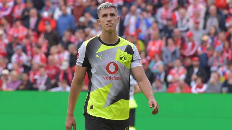 Nico Schlotterbeck spielt seit der Saison 2022/23 bei Borussia Dortmund.