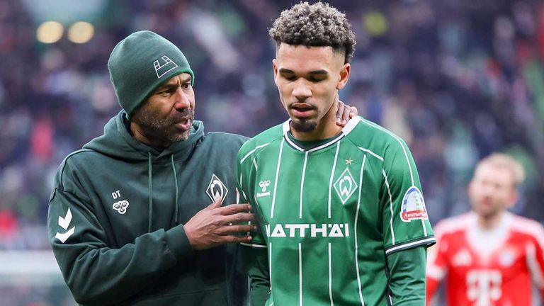 Trainer Daniel Thioune (l.) und  Justin Njinmah nach der Niederlage gegen den FC Bayern.