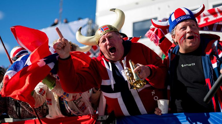 Nach 92 von 116 Entscheidungen belegt Norwegen mit 34 Medaillen den ersten Platz im Medaillenspiegel der Olympischen Winterspiele 2026.