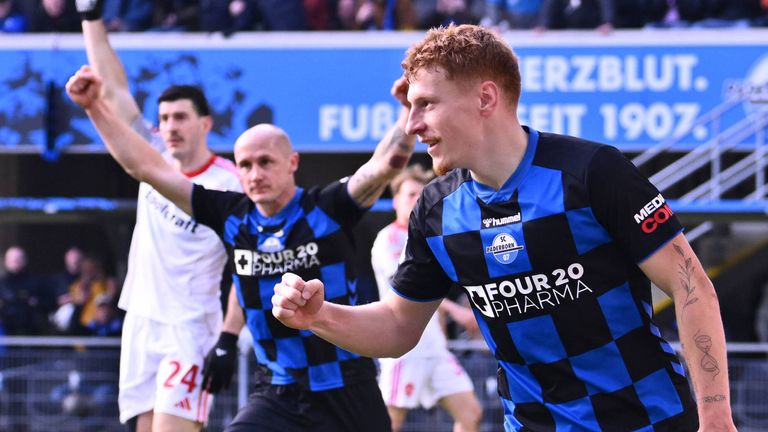Der SC Paderborn bejubelt den Sieg gegen Nürnberg. 