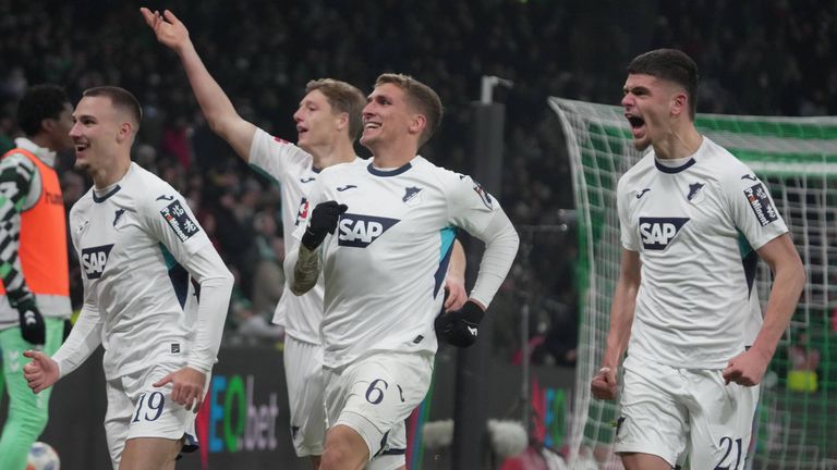 Der Vertrag von Grischa Prömel (m.) läuft im Sommer aus.