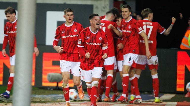 Marlon Ritter (mitte) jubelt nach Lauterns zwischenzeitigem Ausgleichstreffer. Am Samstagabend geht es im Topspiel gegen Darmstadt. 