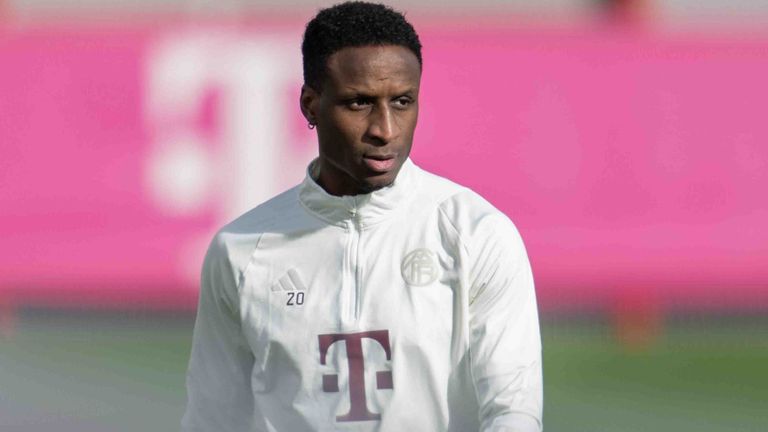 Bouna Sarr schließt sich dem FC Metz an.