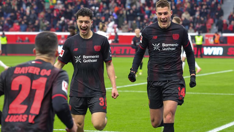 Patrik Schick (re.) lässt Bayer Leverkusen jubeln.