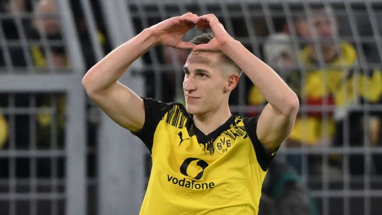 Nico Schlotterbecks Herz-Geste liefert Spekulationsspielraum.