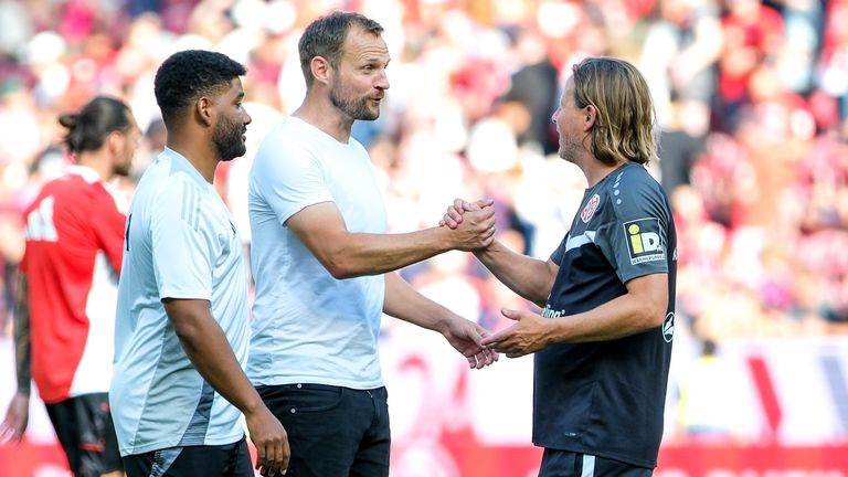 Werder Bremen spricht mit Bo Svensson und Bo Henriksen.