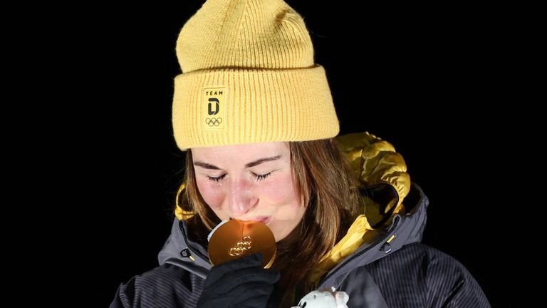 Julia Taubitz holt Gold im Rodeln.