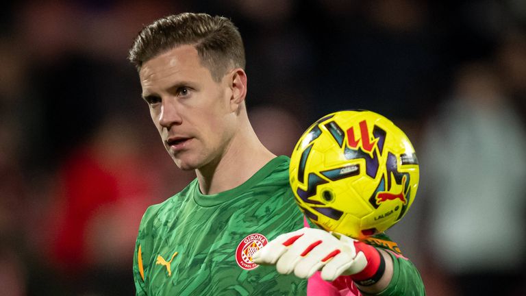 Die Operation von Marc-Andre ter Stegen ist nach Vereinsangaben gut verlaufen. 