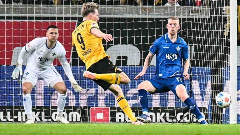 Dresdens Vincent Vermeij erzielt gegen Darmstadt 98 einen Doppelpack vor der Pause.