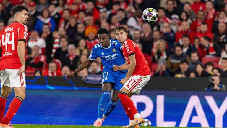 Vinicius Jr. (Mitte) erzielte per Schlenzer den Treffer des Tages.