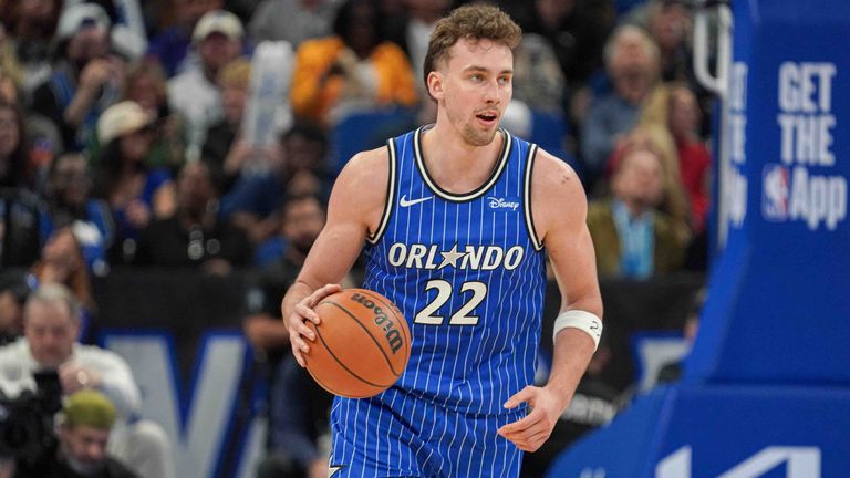 Franz Wagner kommt gegen die Milwaukee Buck in fast 17 Minuten von der Bank auf 14 Punkte.