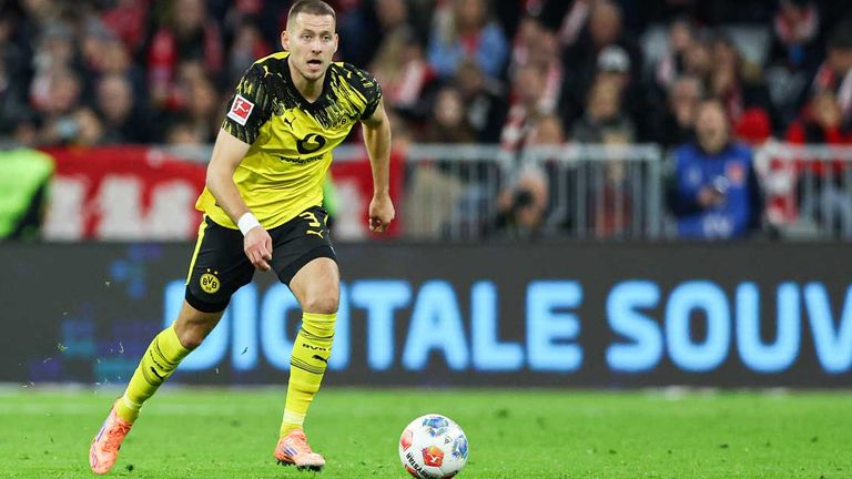 Waldemar Anton spielt seit 2024 bei Borussia Dortmund.
