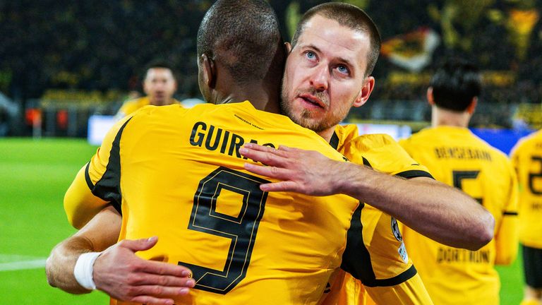 Waldemar Anton überzeugt beim BVB - auf wie neben dem Platz.