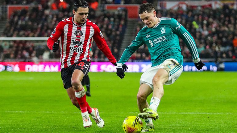 Florian Wirtz (r.) und der FC Liverpool gewinnen beim AFC Sunderland.
