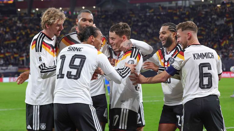 Das DFB-Team mit Kapitän Joshua Kimmich (rechts) startet in der Gruppenphase der WM 2026 gegen Curaçao.